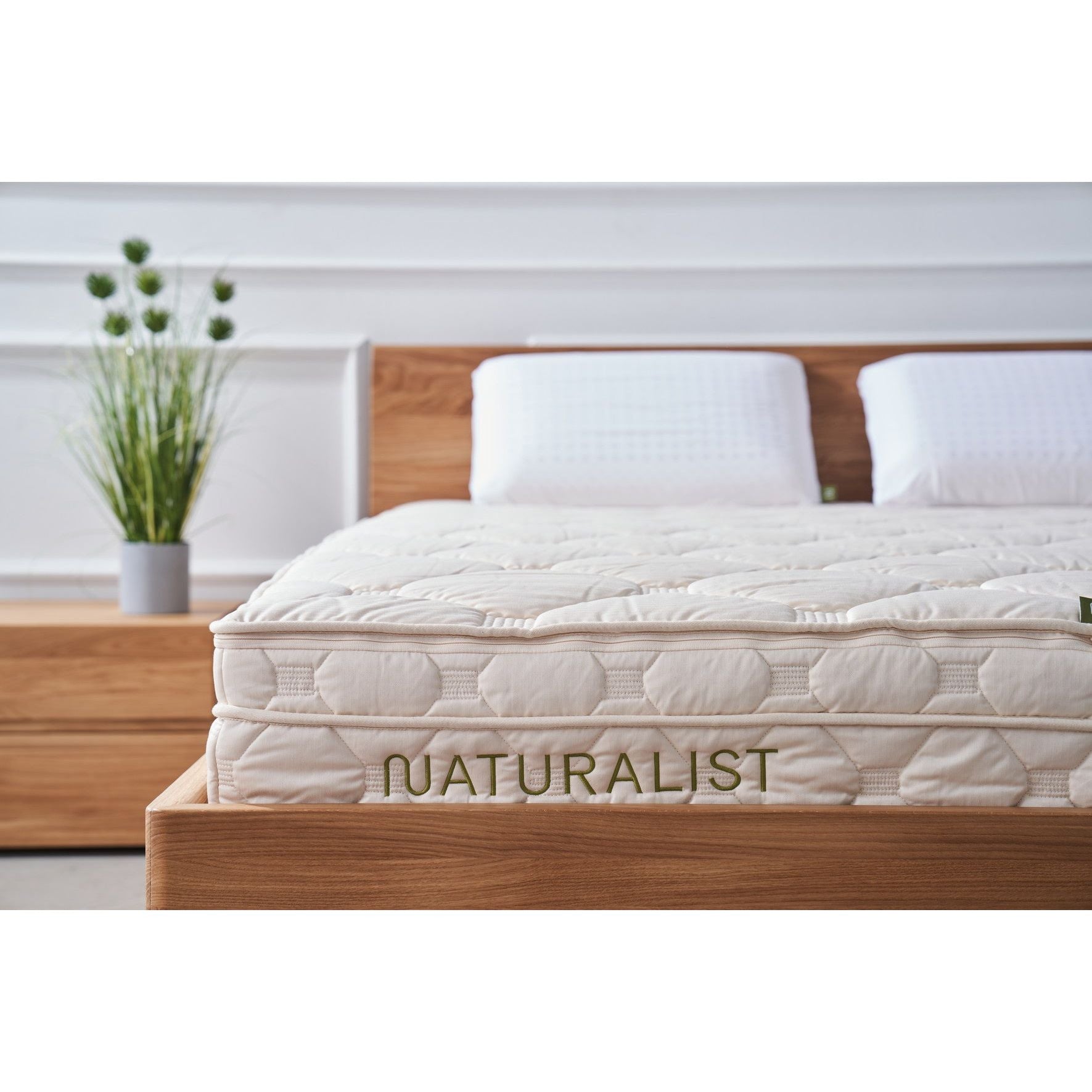 Bild mit Bettvorstellung inklusive Matratze in einem Zimmer